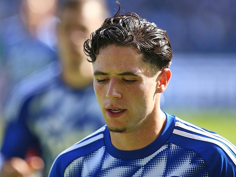 2. Bundesliga: Schalke verteidigt Tabellenführung in Unterzahl