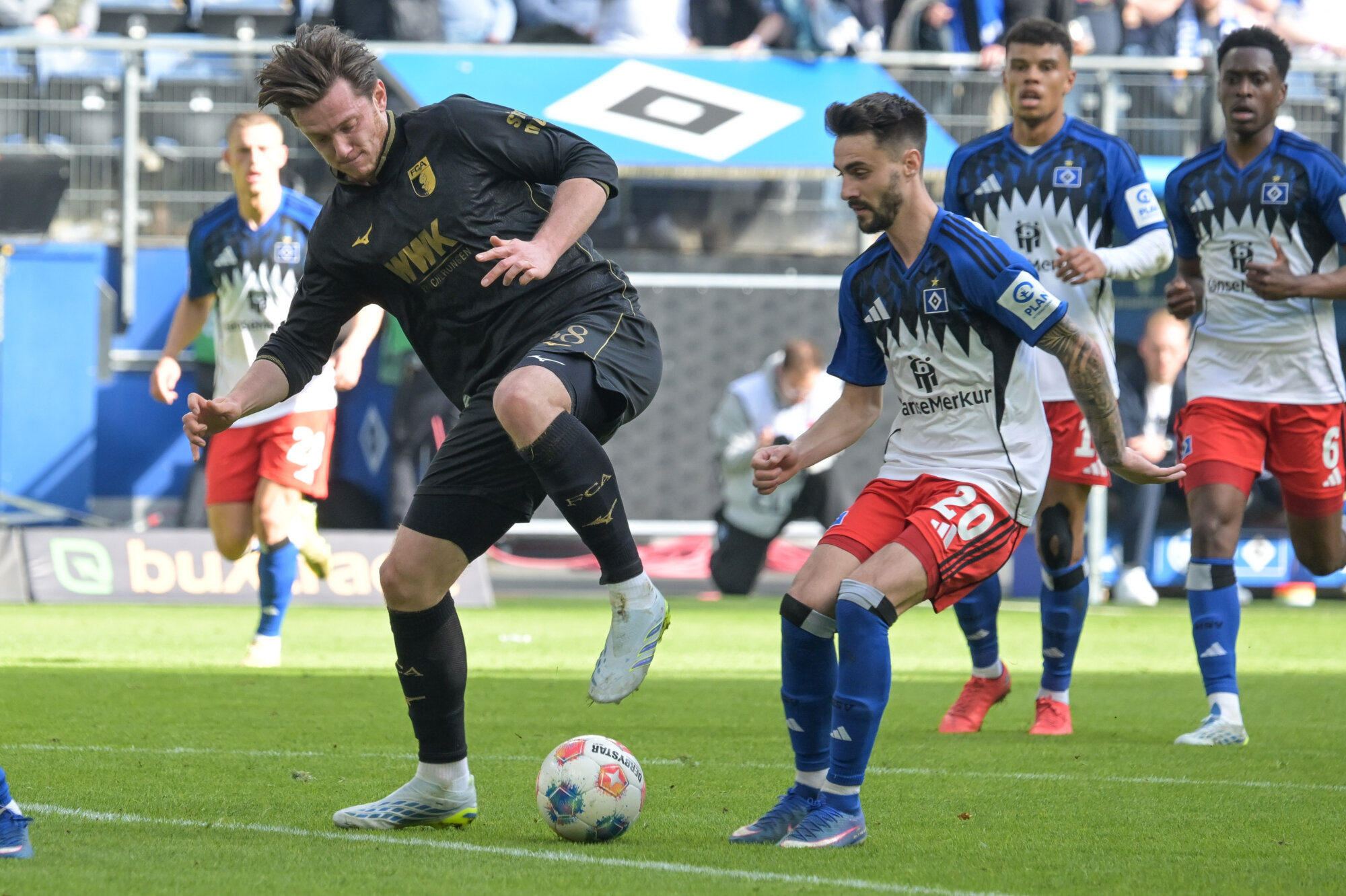 Trotz Überzahl: FC Augsburg verpasst Sieg beim HSV