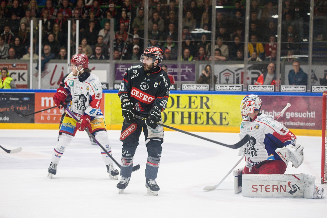 ECDC Memmingen erkämpft sich Serienführung im Playoff-Finale