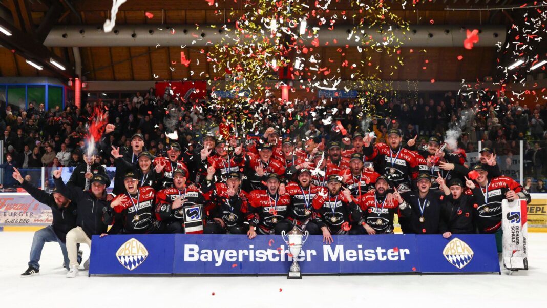 Eishockey, Herren, Bayernliga, EHC Königsbrunn vs. ERV Schweinfurt : Team (EHC Königsbrunn), Bayerischer Meister