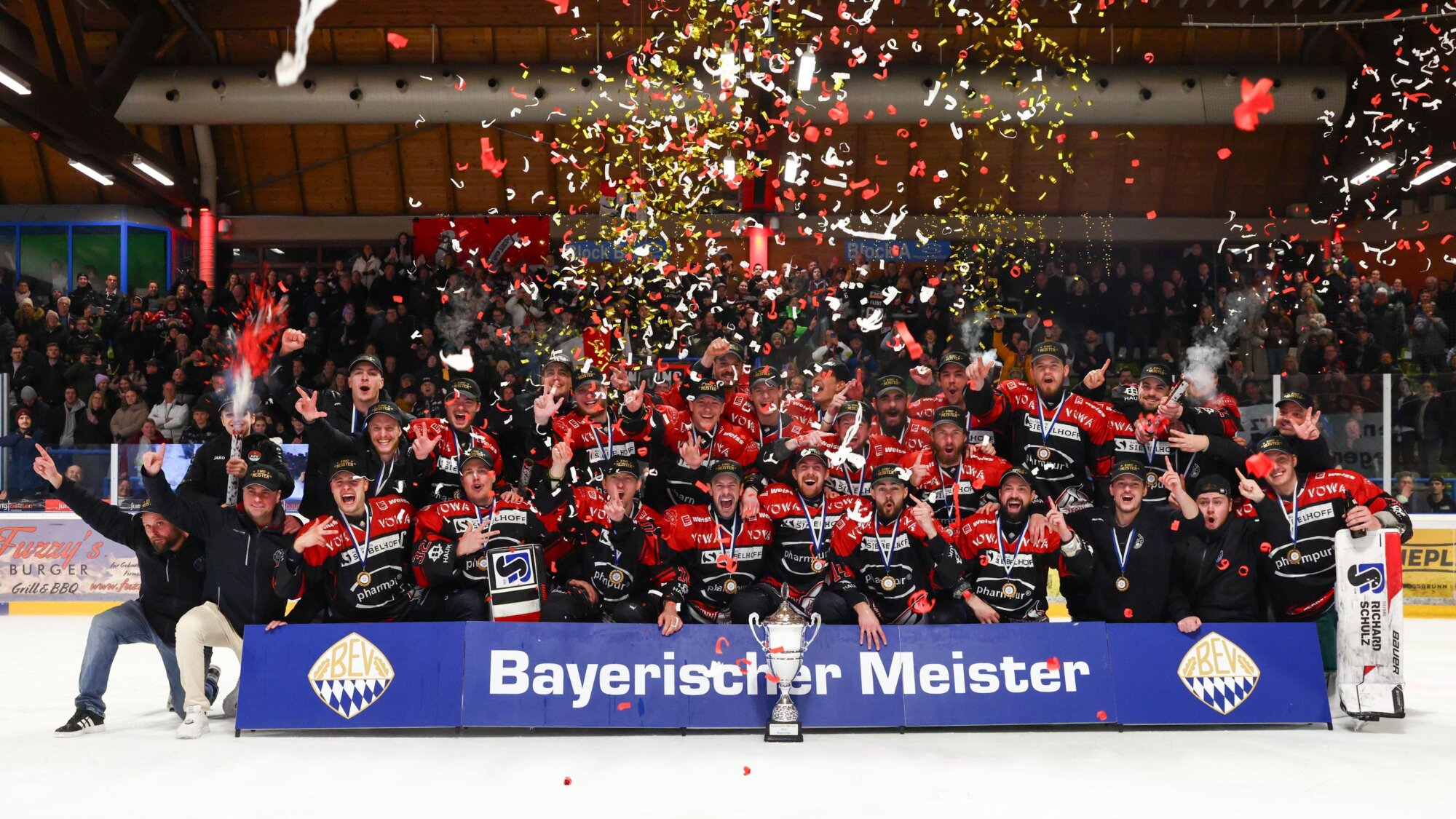 Drei Titel in vier Jahren! EHC Königsbrunn wieder Bayerischer Eishockeymeister