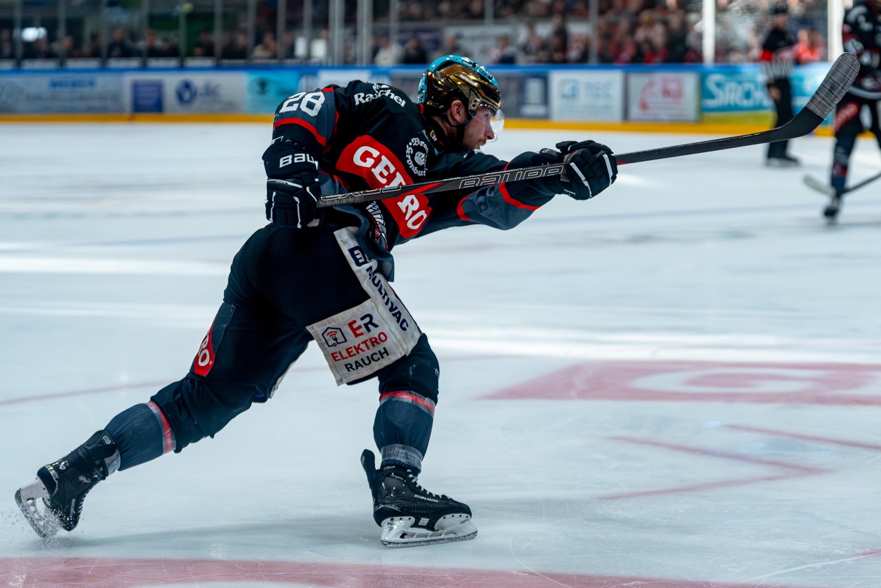 Indians sichern sich den Matchball – Starker Heimsieg bringt den ECDC Memmingen auf Titelkurs