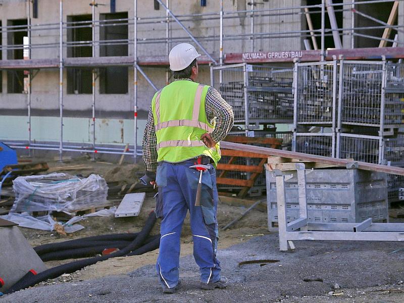 Arbeitsstunde kostete im Jahr 2025 durchschnittlich 45 Euro