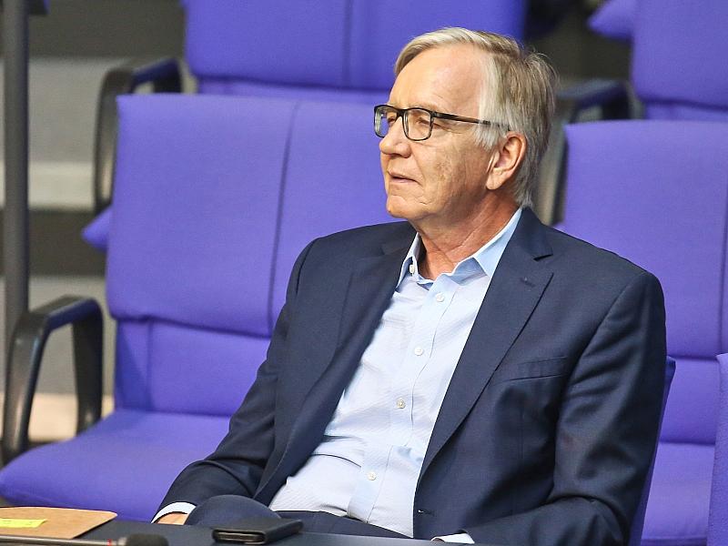 Bartsch will Debatte um Verbeamtungen