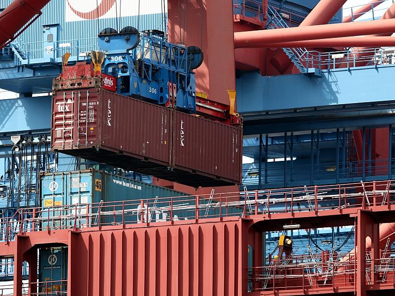 Deutsche Exporte legen im Februar zu