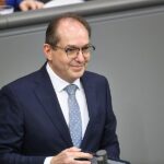 Dobrindt plant 3,5 Milliarden Mehrkosten für Beamte pro Jahr