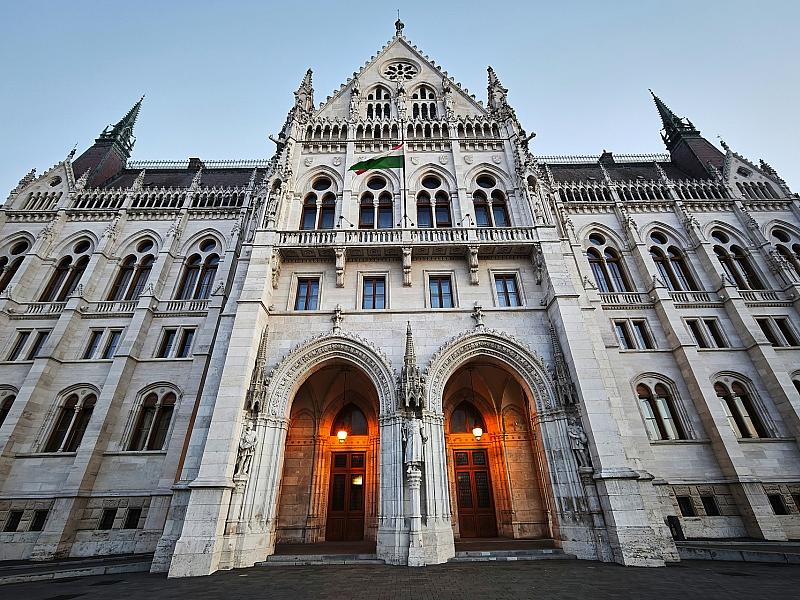 EuGH: Ungarisches LGBTQ-Gesetz nicht mit EU-Werten vereinbar