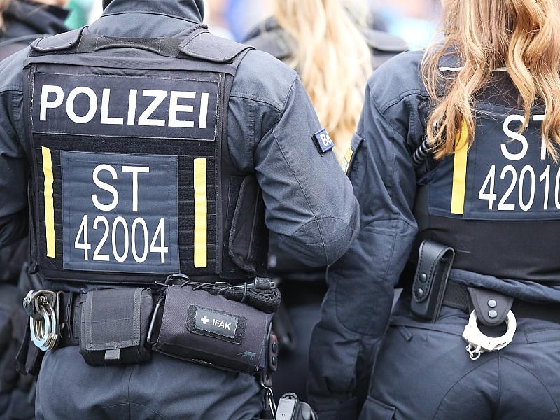 Großrazzia wegen Steuerbetrug und Hehlerei im Palettenhandel