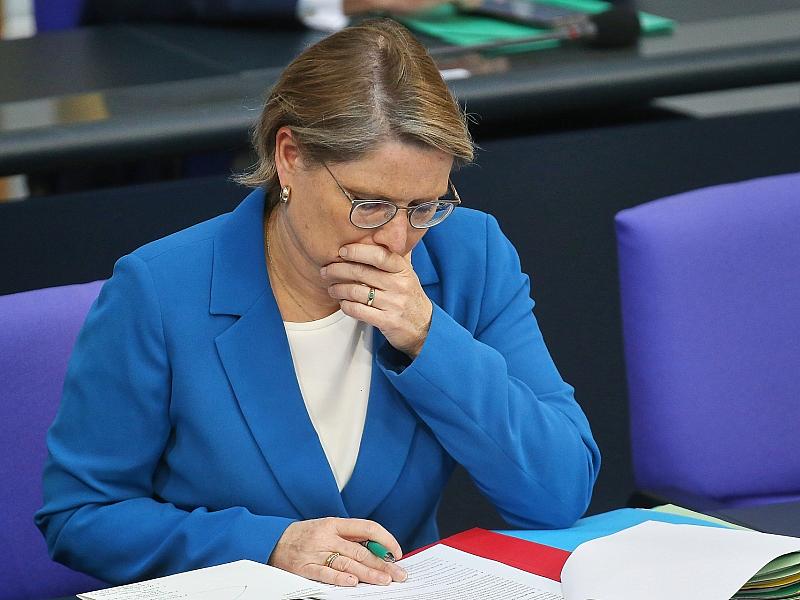 Hubig will Gesetz gegen digitale Gewalt noch 2026 verabschieden