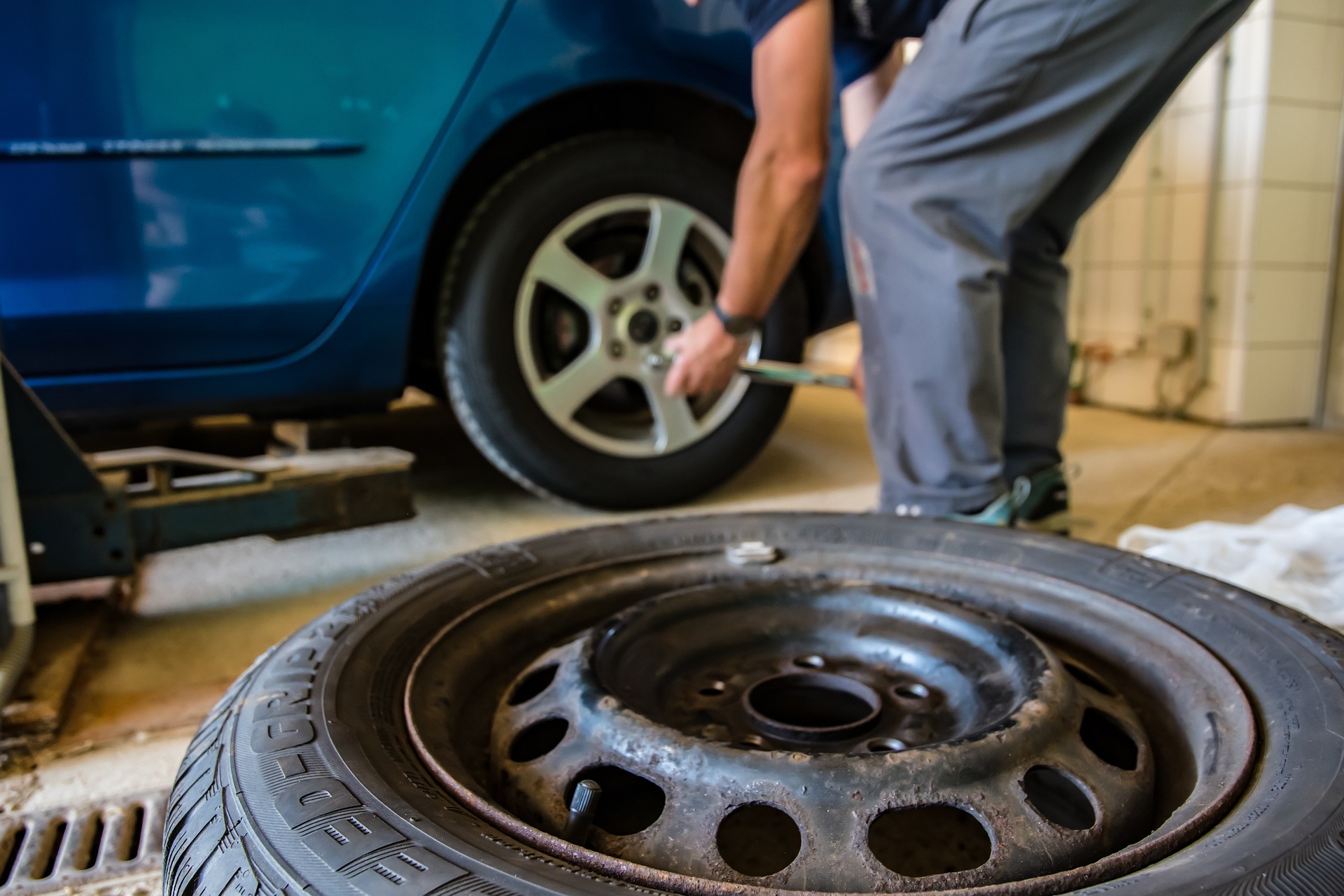 Reifenwechsel in Augsburg: Woran Autofahrer bei Wetterumschwüngen wirklich denken sollten
