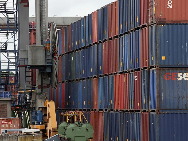 Ifo: Exporterwartungen leicht gestiegen