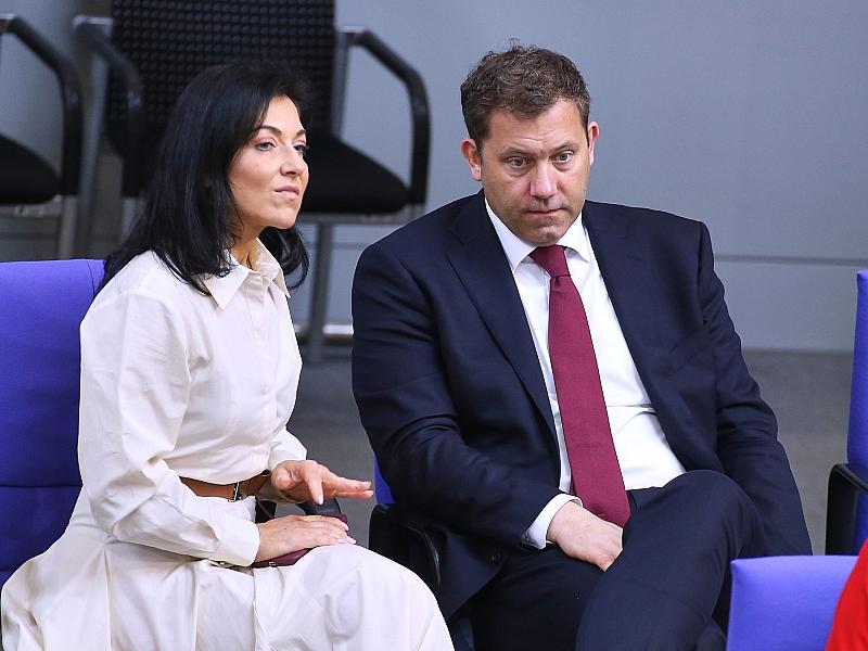 Klingbeil legt Vorbehalte gegen Energiegesetze von Reiche ein