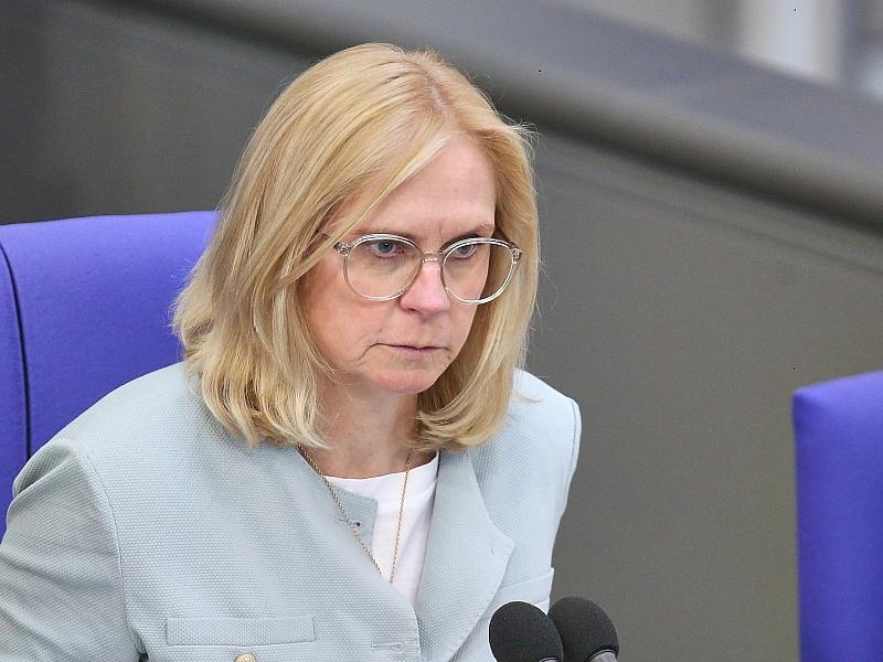 Lindholz will Signal-Verbot für Politiker