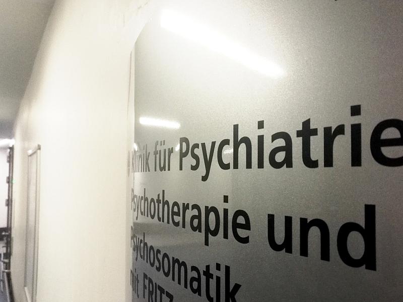 Mehr Minderjährige wegen psychischen Erkrankungen in Kliniken