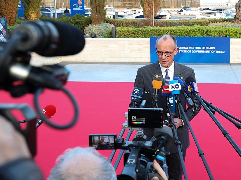 Merz begrüßt Freigabe von Darlehen für Ukraine