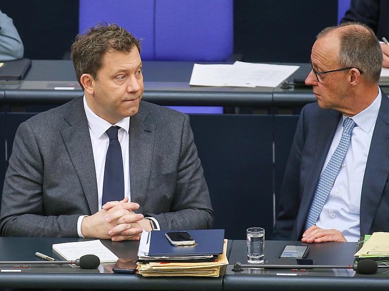 Merz offen für höhere Reichensteuer