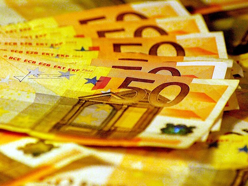 Mittlerer Bruttojahresverdienst steigt über 54.000 Euro