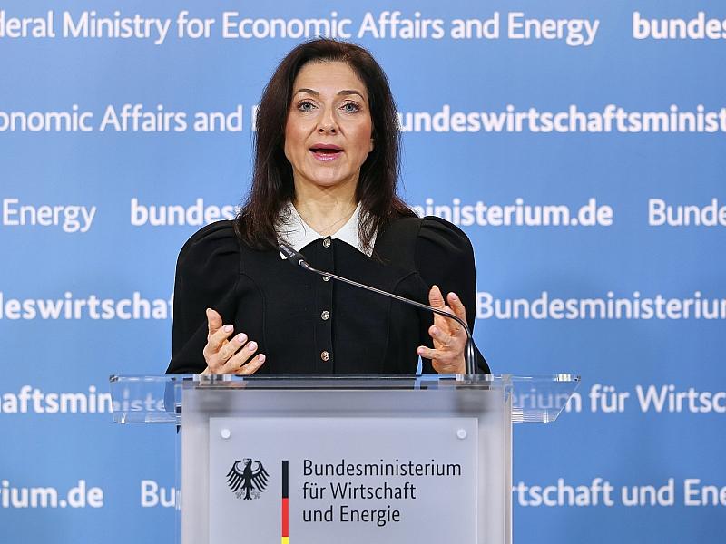 Reiche macht Druck bei Sozialreformen