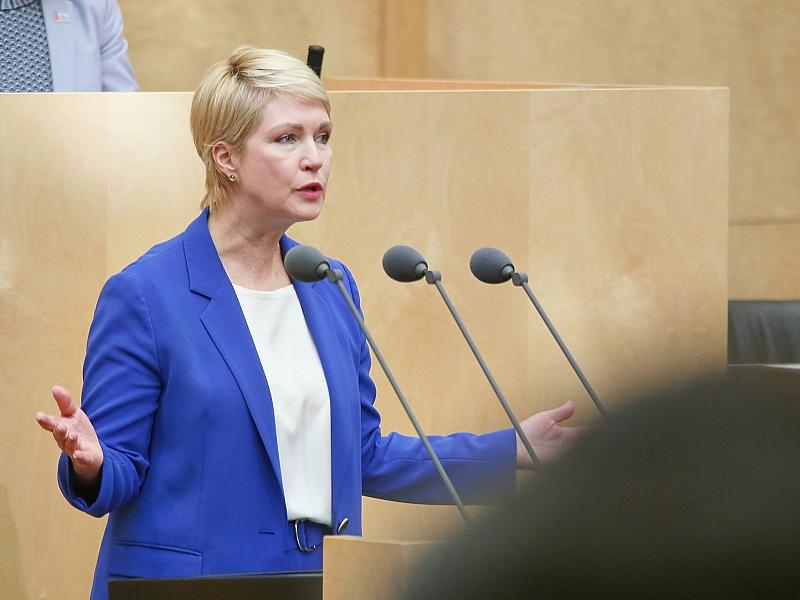 Schwesig fordert weitere Entlastungen in Ölkrise