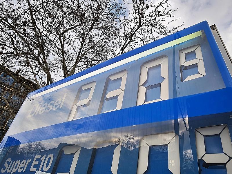 Spritpreise: RWI sieht höhere Steuereinahmen - BMF widerspricht