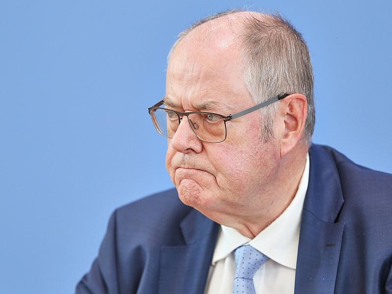 Steinbrück sieht beispiellose Verdichtung von Herausforderungen