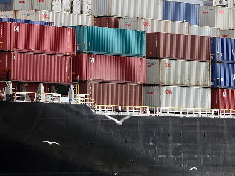 USA beschießen iranisches Containerschiff