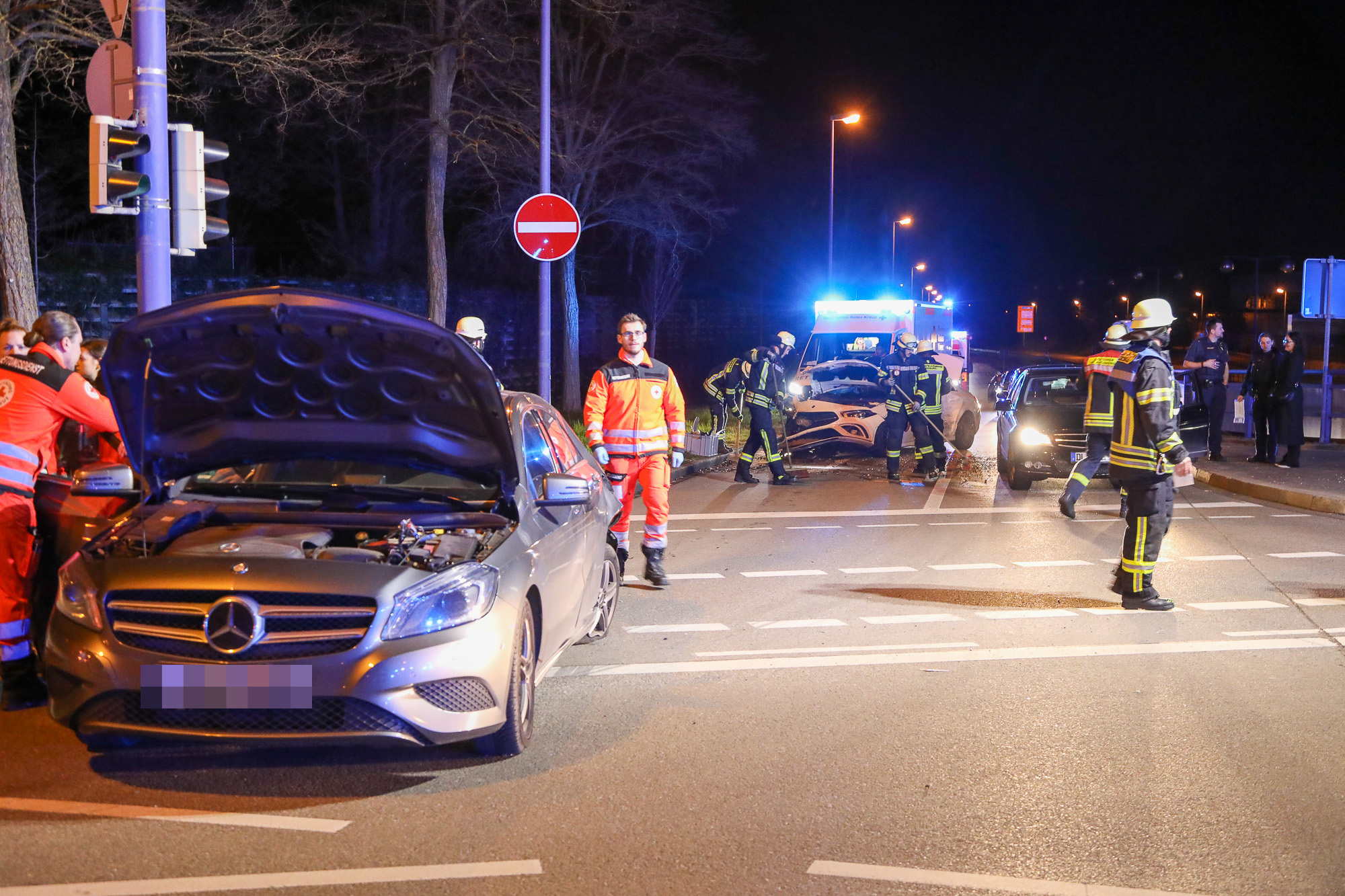 Schwerer Verkehrsunfall in Augsburg-Göggingen – 8 Verletzte