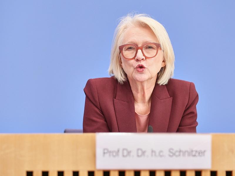 Wirtschaftsweise befürwortet Klimageld statt Spritpreis-Eingriffen