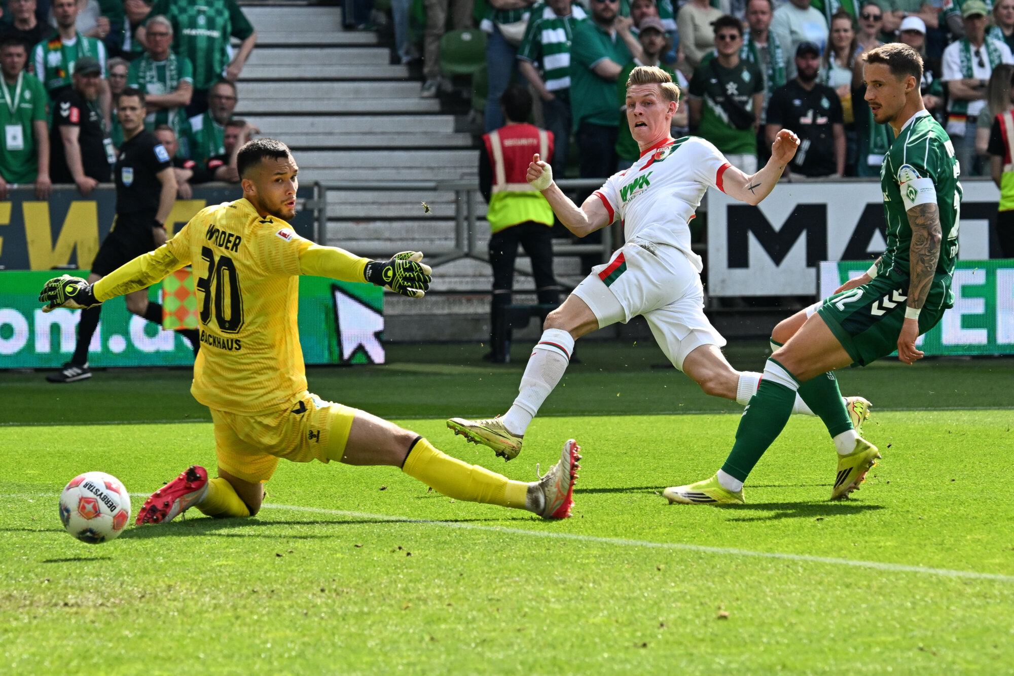 Darf man träumen? Der FC Augsburg feiert wichtigen Auswärtssieg in Bremen