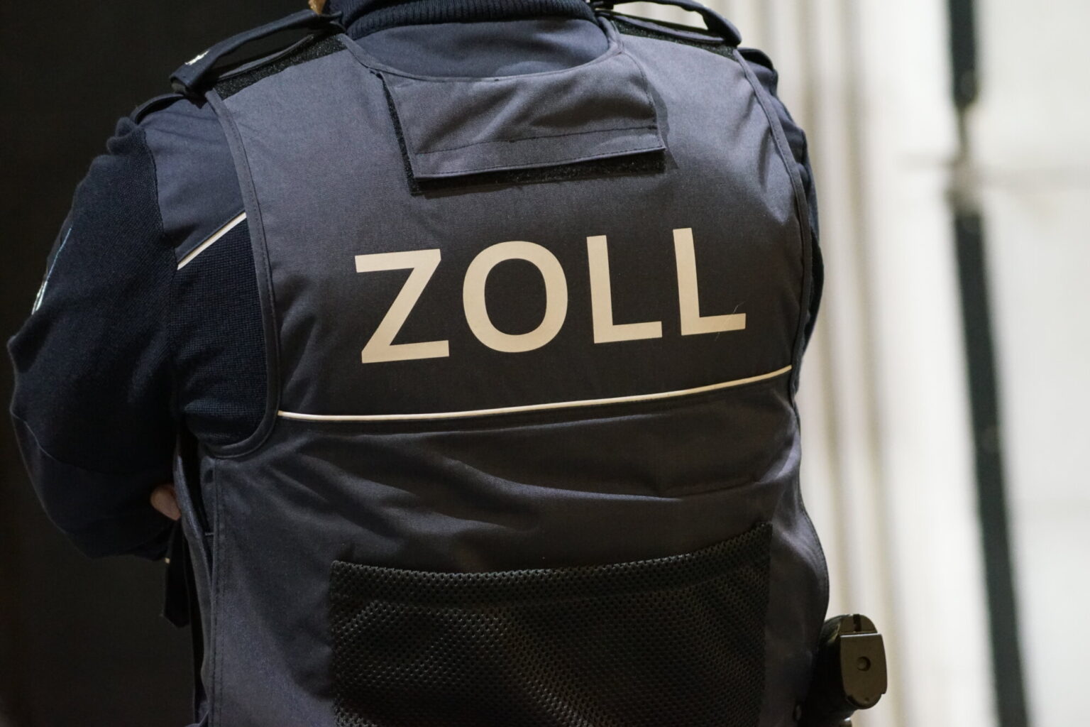 Zoll nimmt Döner- und Imbissbetriebe in Augsburg unter die Lupe