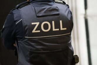 Zoll nimmt Döner- und Imbissbetriebe in Augsburg unter die Lupe