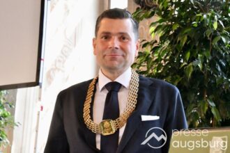 Galerie zur konstituierenden Stadtratssitzung – Florian Freund ist der neue OB in Augsburg