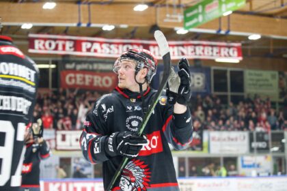 Publikumsliebling bleibt | ECDC Memmingen Indians setzen weiter auf Svedlund