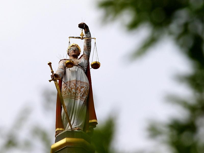 Angeklagter greift Staatsanwältin im Landgericht Hanau an