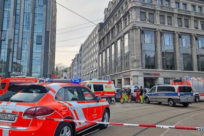 Auto rast in Leipzig im Menschenmenge – Tote und Verletzte
