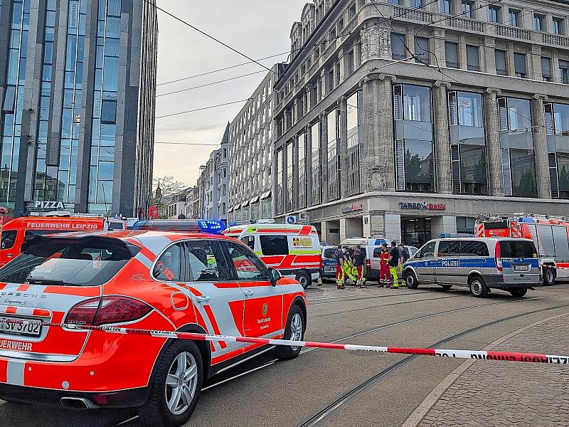 Auto rast in Leipzig im Menschenmenge – Tote und Verletzte