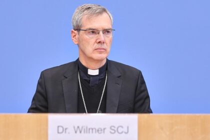 Bischof Wilmer: Papst-Enzyklika soll Antwort auf Tech-Riesen geben