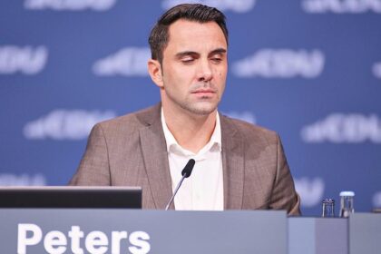 Buckelwal-Initiative: CDU wirft Minister teure Tierquälerei vor