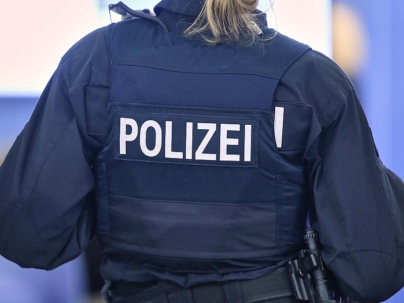 Bundesweite Razzia gegen rechtsextreme Jugendgruppen