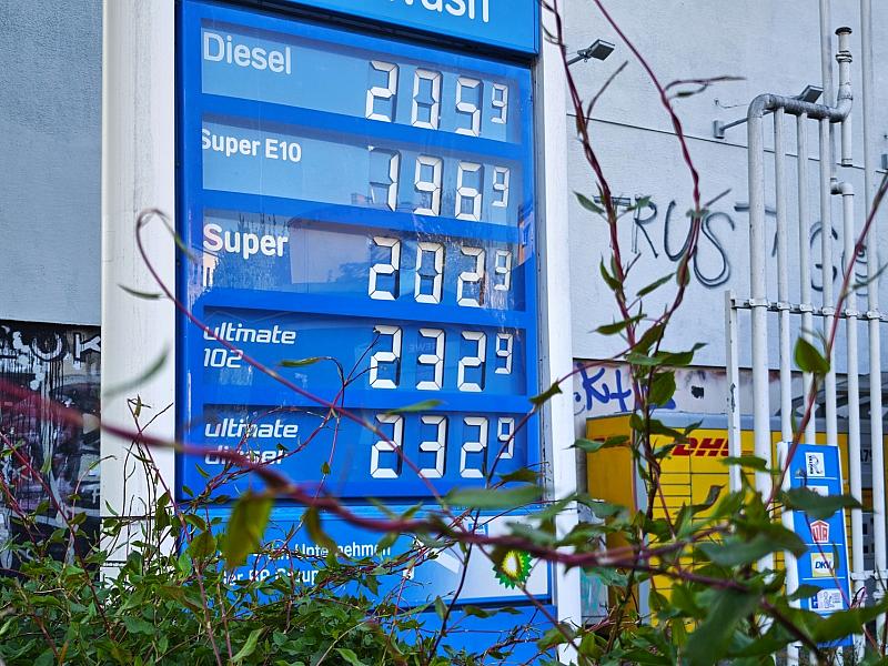 CSU schließt Verlängerung des Tankrabatts nicht aus