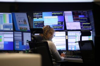 Dax lässt kräftig nach – Ölpreis legt kräftig zu