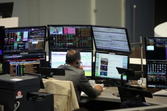 Dax legt weiter zu – Unicredit-Angebot für Commerzbank im Blick