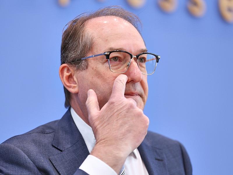 Dobrindt kritisiert Warnungen vor AfD-Staatsstreich