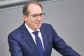 Dobrindt will Abschiebungen von Straftätern beschleunigen