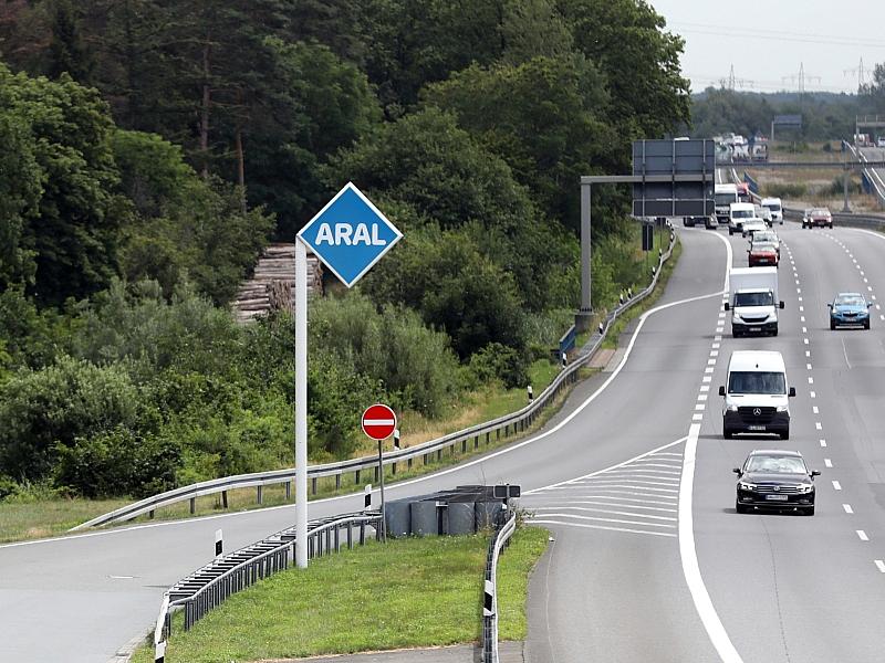 Energiekrise: Schnieder lehnt Tempolimit weiterhin ab