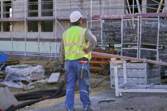 Erwerbstätigkeit im ersten Quartal gesunken
