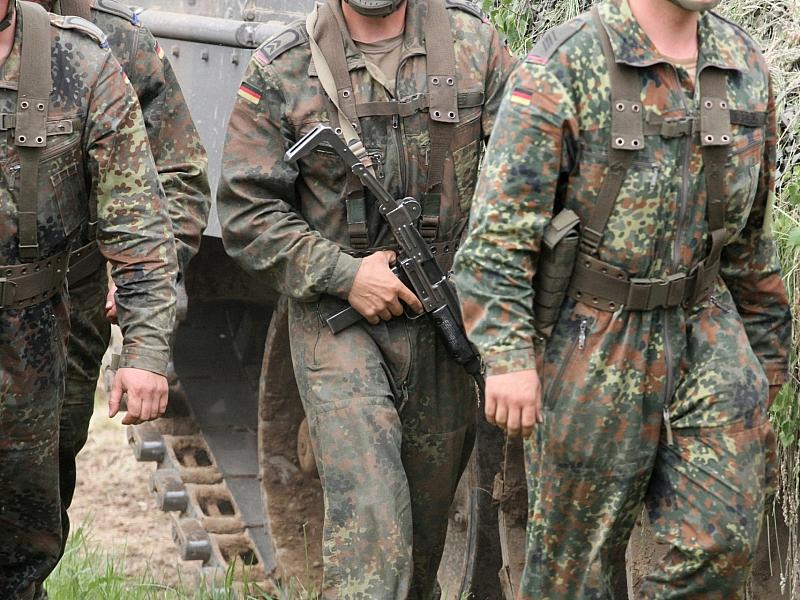 EVP will militärisches EU-Hauptquartier und EU-Sicherheitsrat