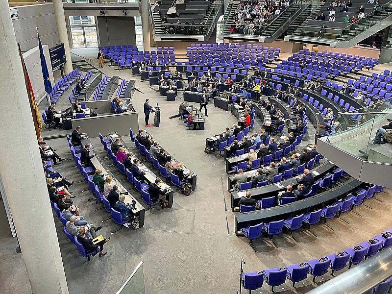 Grüne und CDU fordern Aussetzen der Diätenerhöhung