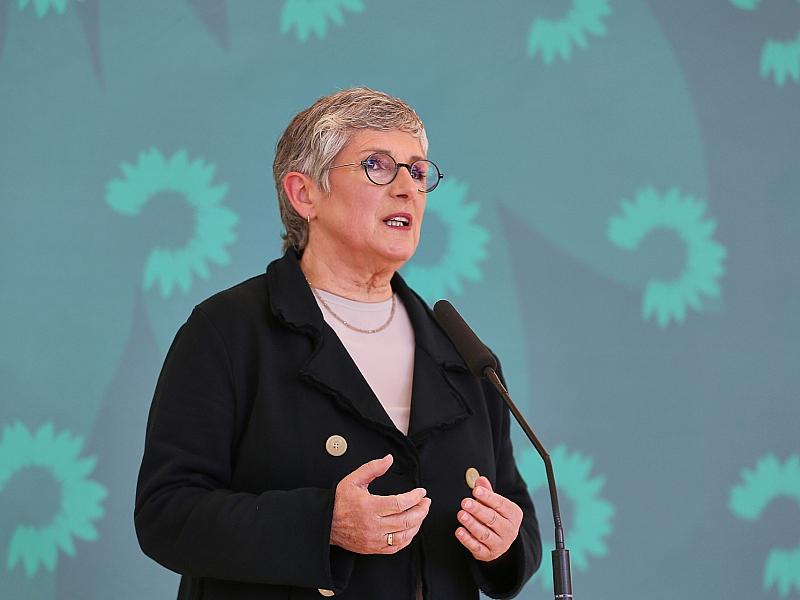 Haßelmann kritisiert Merz und bietet Hilfe für Reformen an