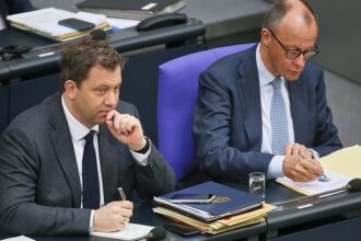 Ifo-Chef Fuest sieht Bundesregierung auf “Crashkurs”